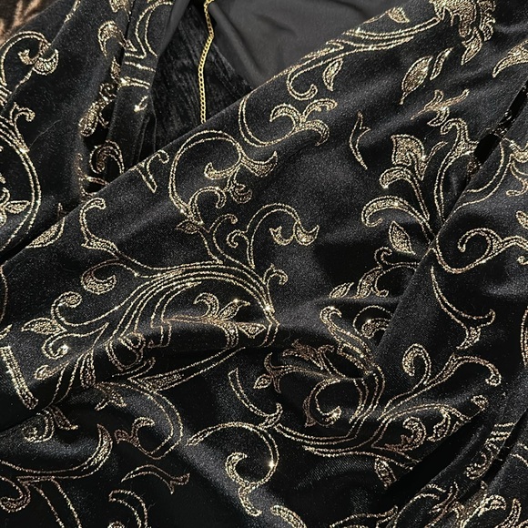 Brand new Elements Velvet Jacket Gold Glitter
Accent Two-fer - Picture 11 of 14